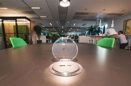 BORD STIKKONTAKT ENKELT M/USB HVID