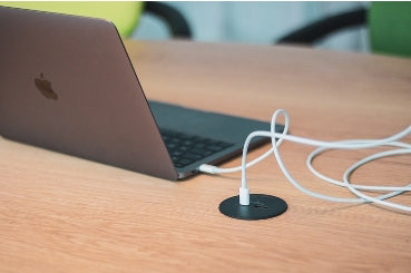 BORD STIKKONTAKT ENKELT M/USB HVID
