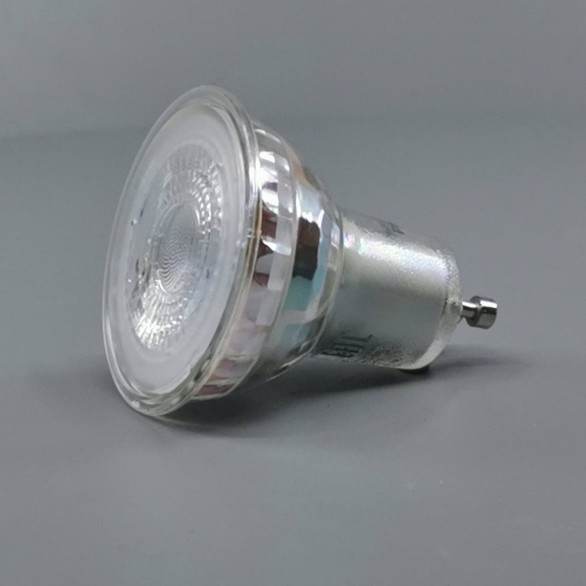 Philips CorePro LED pære 3,5W 2700K 230Lm GU10 36º (360° frame 2)