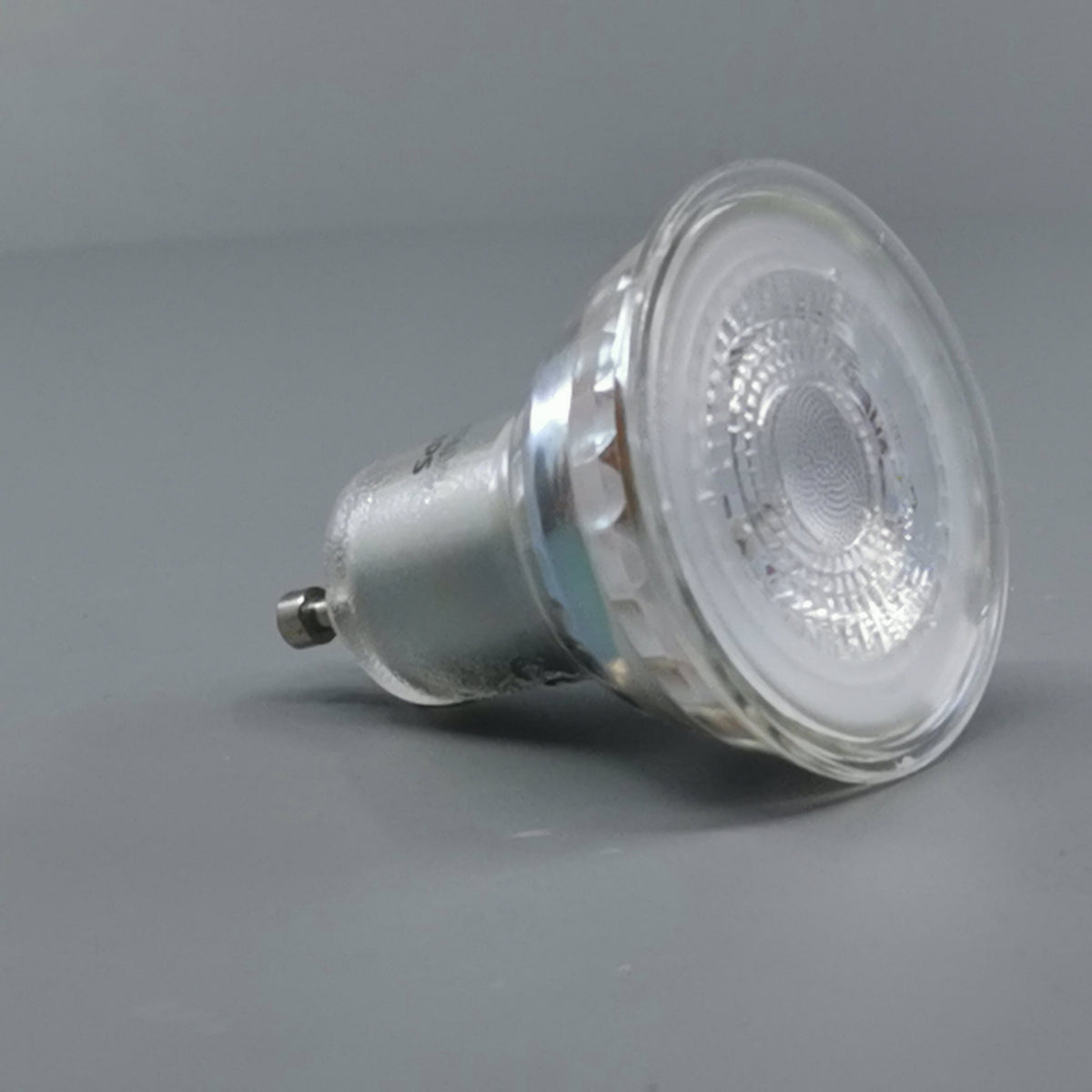 Philips CorePro LED pære 3,5W 2700K 230Lm GU10 36º (360° frame 18)