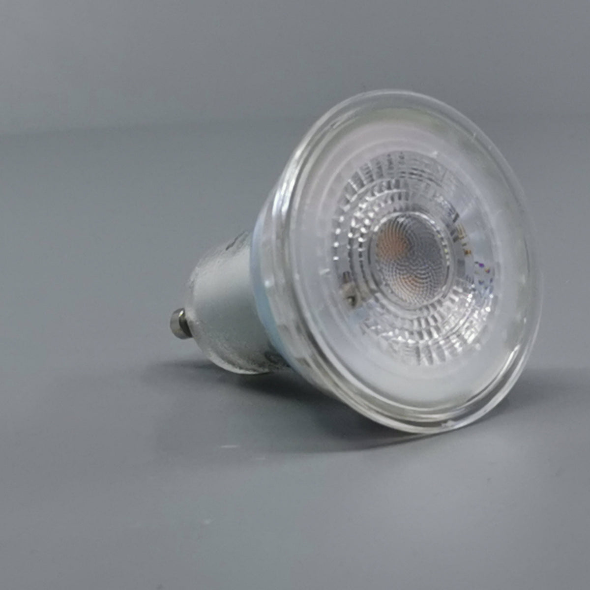 Philips CorePro LED pære 3,5W 2700K 230Lm GU10 36º (360° frame 19)