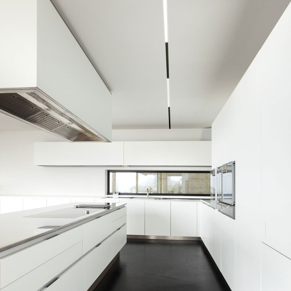 Lineær armatur 300mm 10W 3000K Sort - Shift Basic - Energibesparende LED-armatur med 350lm og RA80. Passer perfekt til indendørs belysning.