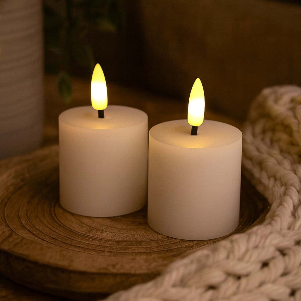 LED Bloklys med flammeeffekt, hvid, inkl. fjernbetjening og timer, 2 stk, ægte stearin, 5x5 cm