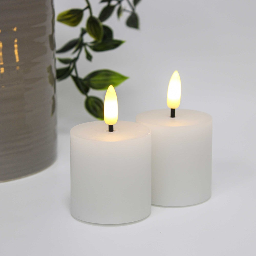 LED Bloklys med flammeeffekt, hvid, inkl. fjernbetjening og timer, 2 stk, ægte stearin, 5x5 cm