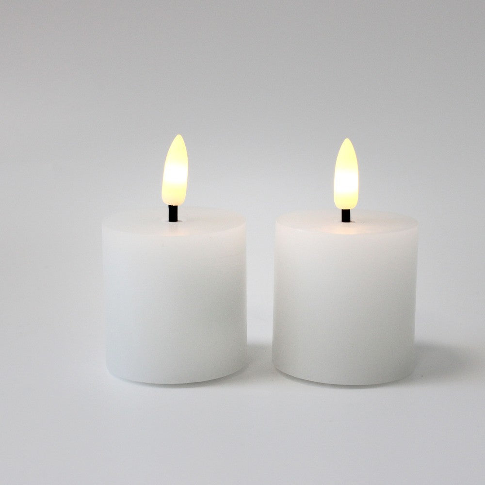 LED Bloklys med flammeeffekt, hvid, inkl. fjernbetjening og timer, 2 stk, ægte stearin, 5x5 cm
