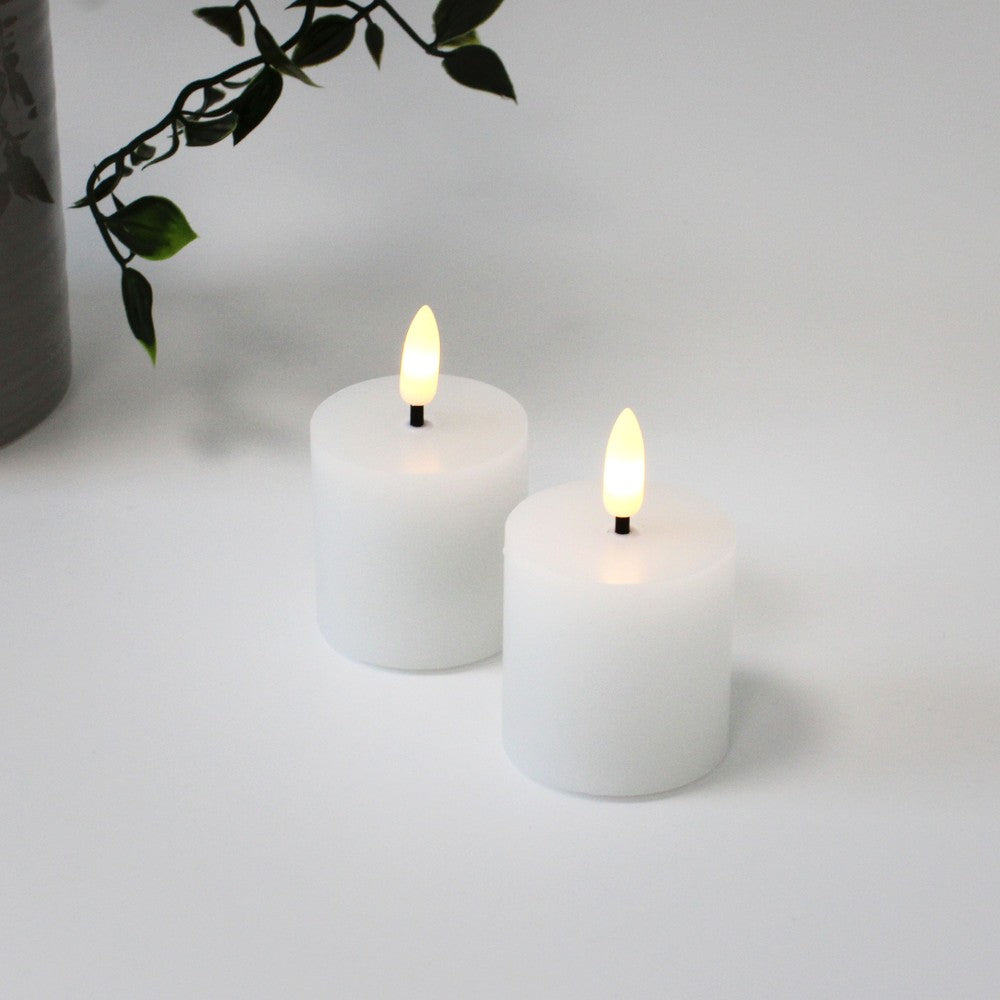 LED Bloklys med flammeeffekt, hvid, inkl. fjernbetjening og timer, 2 stk, ægte stearin, 5x5 cm