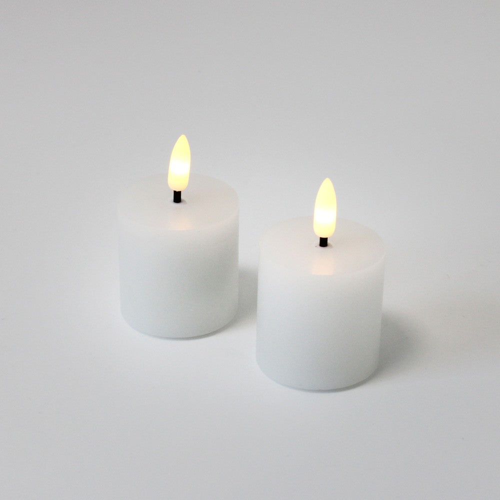 LED Bloklys med flammeeffekt, hvid, inkl. fjernbetjening og timer, 2 stk, ægte stearin, 5x5 cm