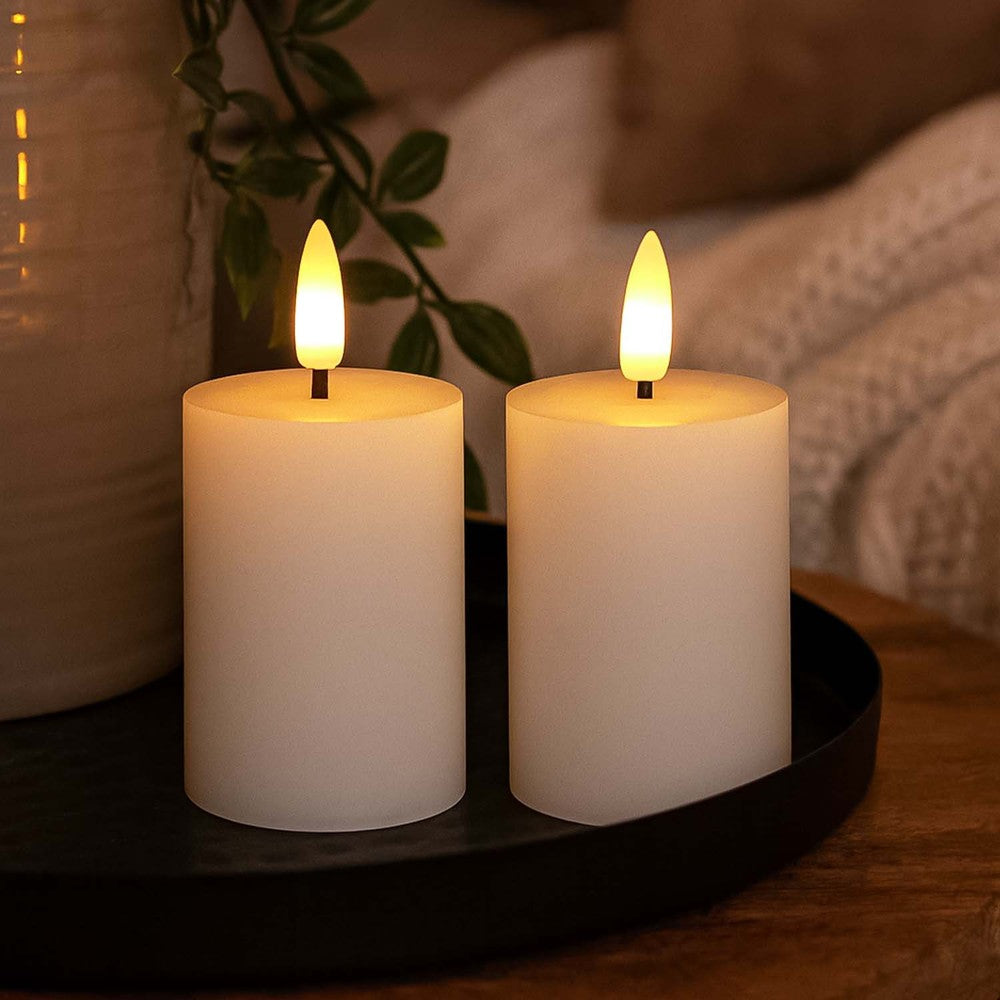 LED Bloklys med flammeeffekt, hvid - 2 stk, inkl. fjernbetjening og timer, 7,5 cm høj, Ø5 cm, ægte stearin