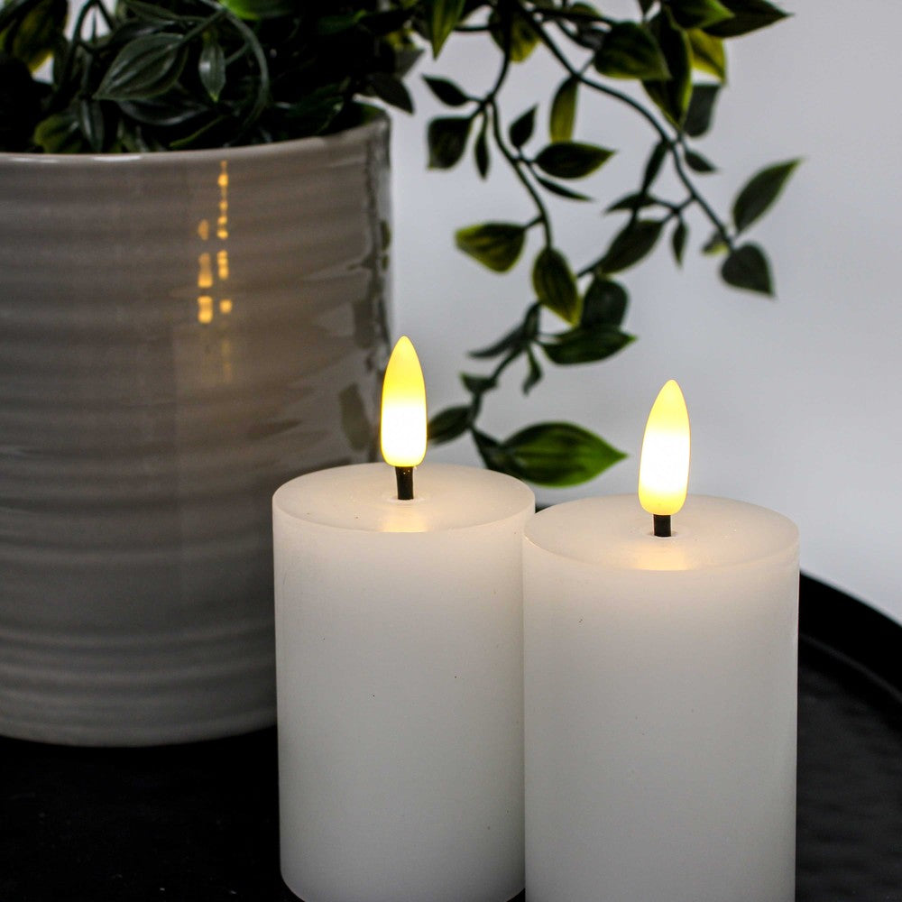 LED Bloklys med flammeeffekt, hvid - 2 stk, inkl. fjernbetjening og timer, 7,5 cm høj, Ø5 cm, ægte stearin