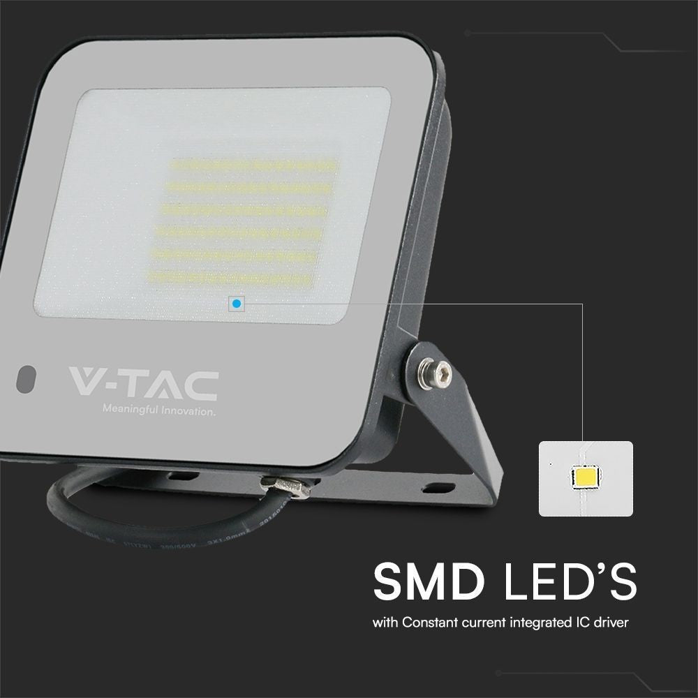 V-Tac LED projektør 50W RGB med fjernbetjening - Effekt: 50W - Input: 230V - 4000lm - IP65 - Vandtæt og farveskiftende belysning