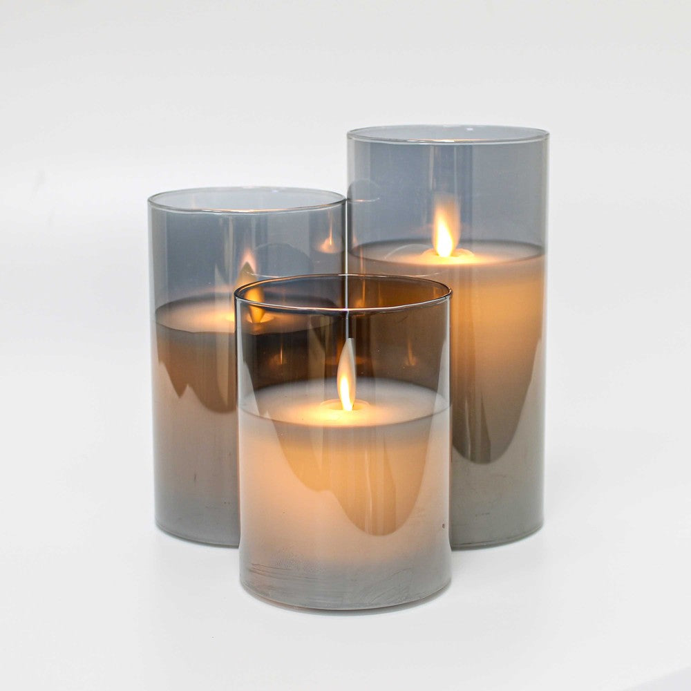 LED Bloklys i røgfarvet glas Ø7,5cm, 3 stk, flammeeffekt - m. fjernbetjening & timer, højde 10/12,5/15cm, ægte stearin