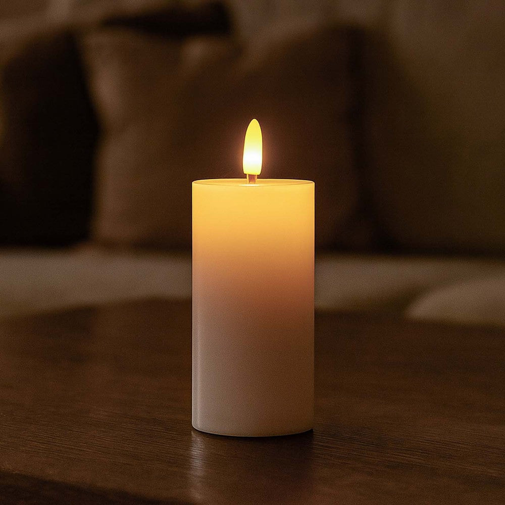 LED Bloklys med flammeeffekt, hvid, 10cm høj, Ø5cm, fjernbetjening, timer, ægte stearin