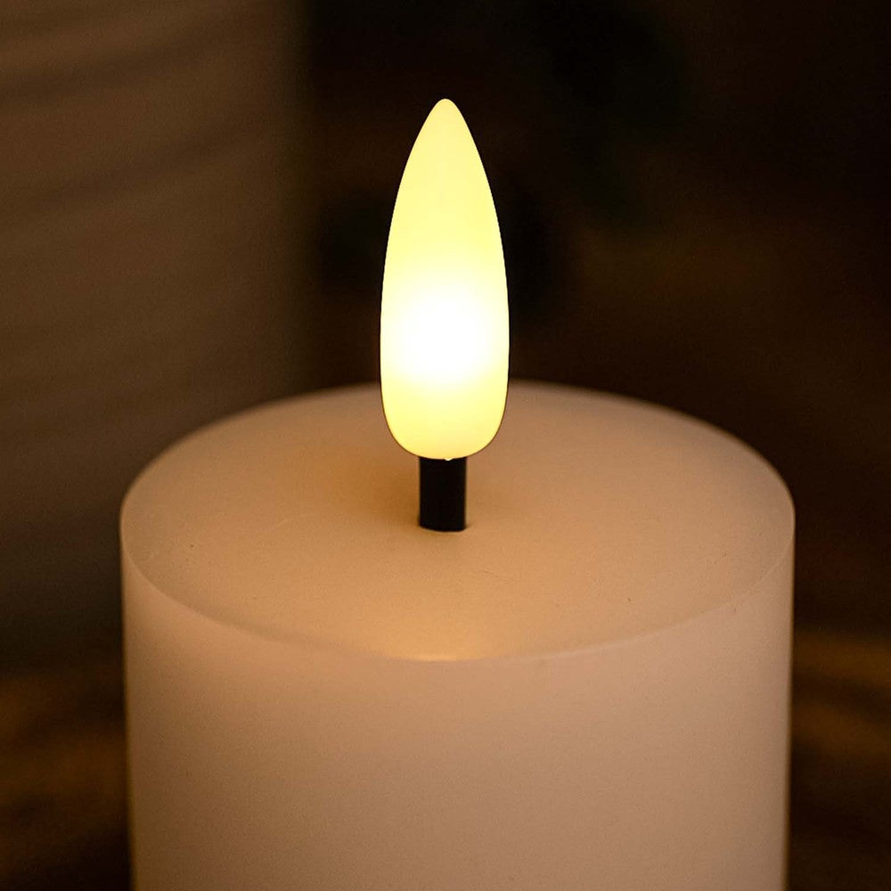 LED Bloklys med flammeeffekt, hvid, 10cm høj, Ø5cm, fjernbetjening, timer, ægte stearin