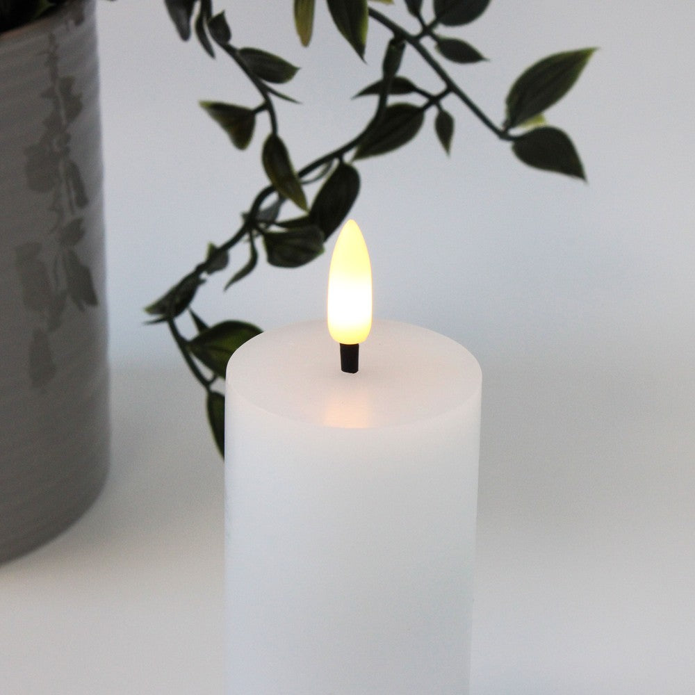 LED Bloklys med flammeeffekt, hvid, 10cm høj, Ø5cm, fjernbetjening, timer, ægte stearin
