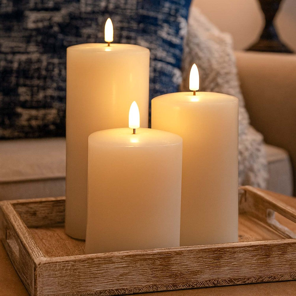 LED Bloklys med flammeeffekt, hvid - 3 stk, inkl. fjernbetjening og timer, 10/12,5/15cm høj, Ø7,5cm, ægte stearin