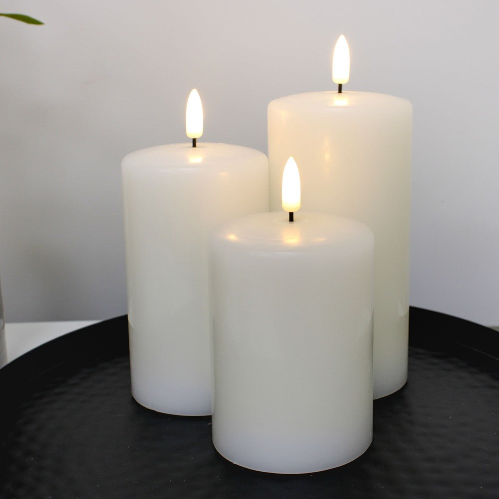 LED Bloklys med flammeeffekt, hvid - 3 stk, inkl. fjernbetjening og timer, 10/12,5/15cm høj, Ø7,5cm, ægte stearin