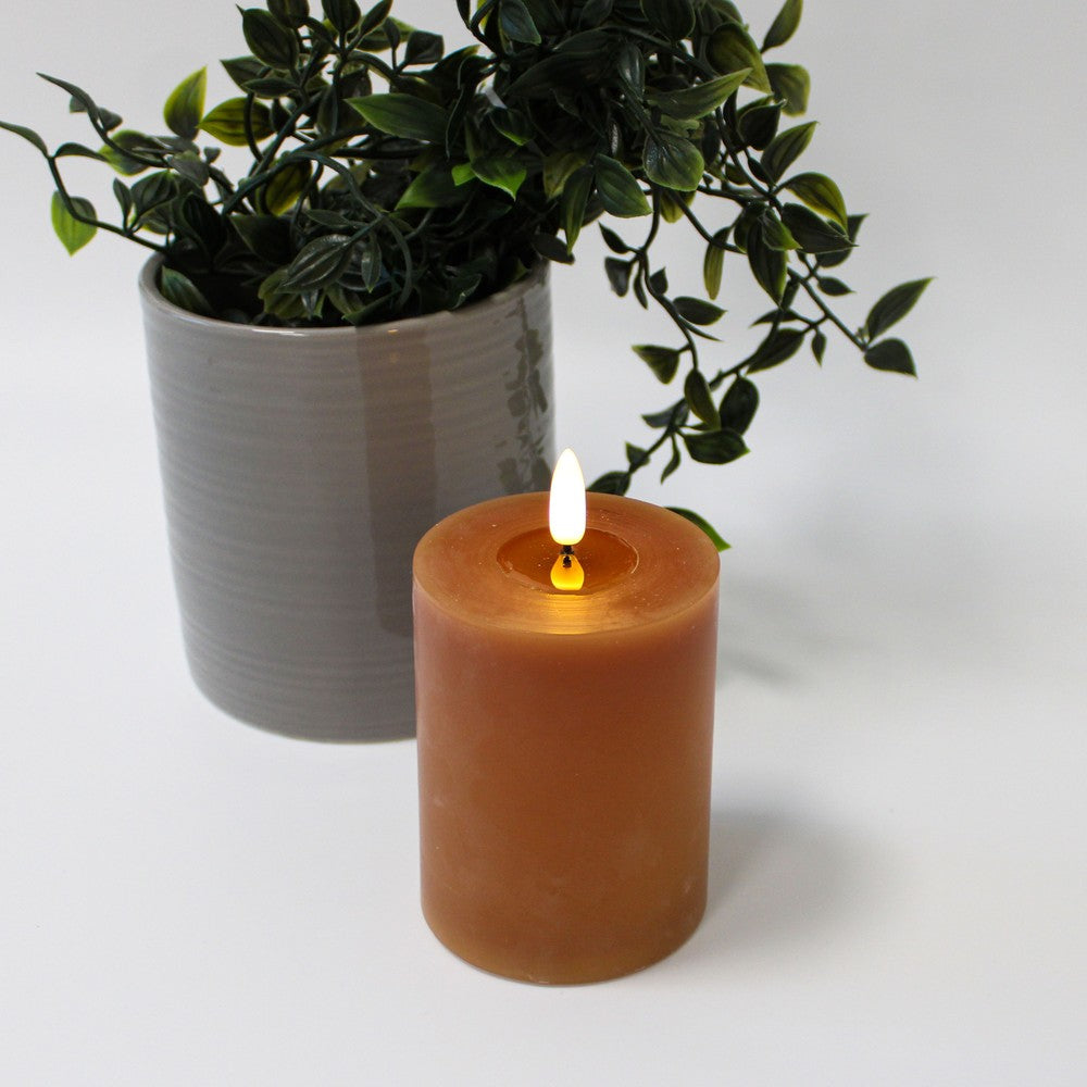 LED Bloklys 10cm høj med smelte-look og flammeeffekt - Ø7,5cm, fjernbetjening inkluderet, ægte stearin, flot brun farve