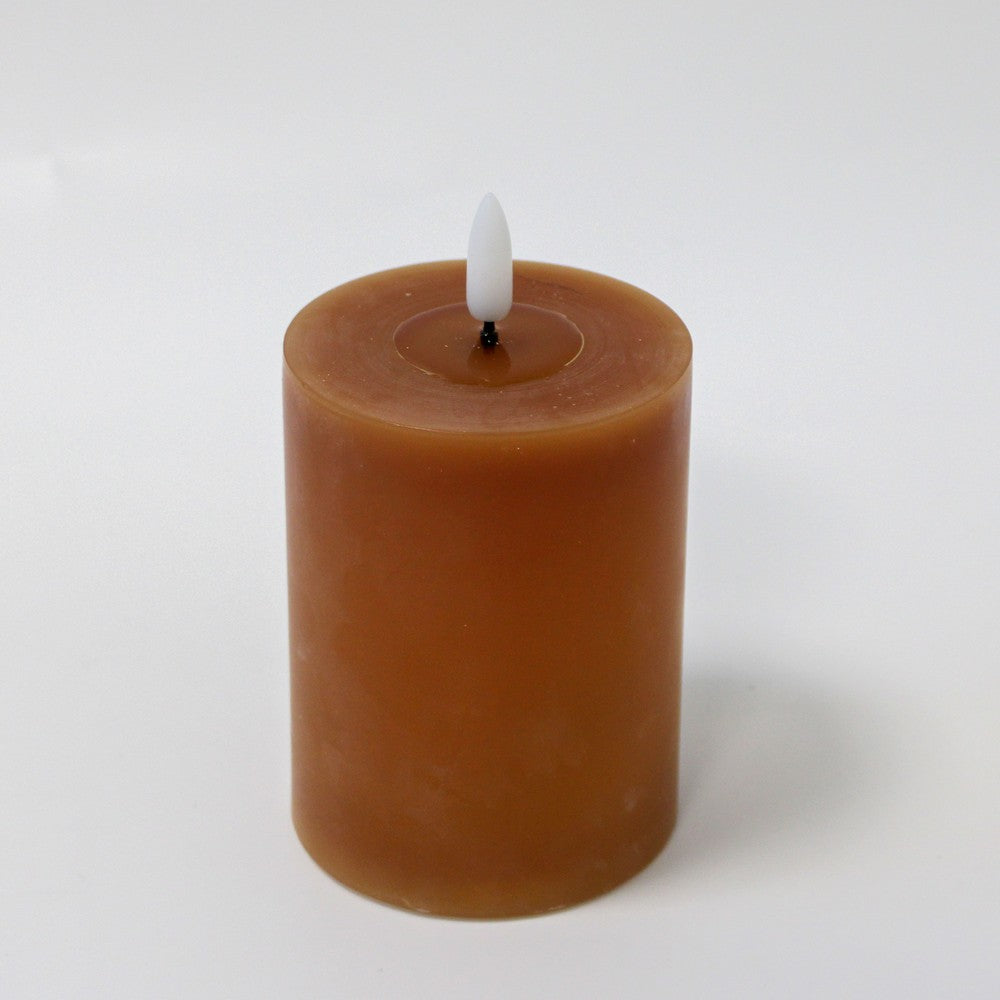 LED Bloklys 10cm høj med smelte-look og flammeeffekt - Ø7,5cm, fjernbetjening inkluderet, ægte stearin, flot brun farve