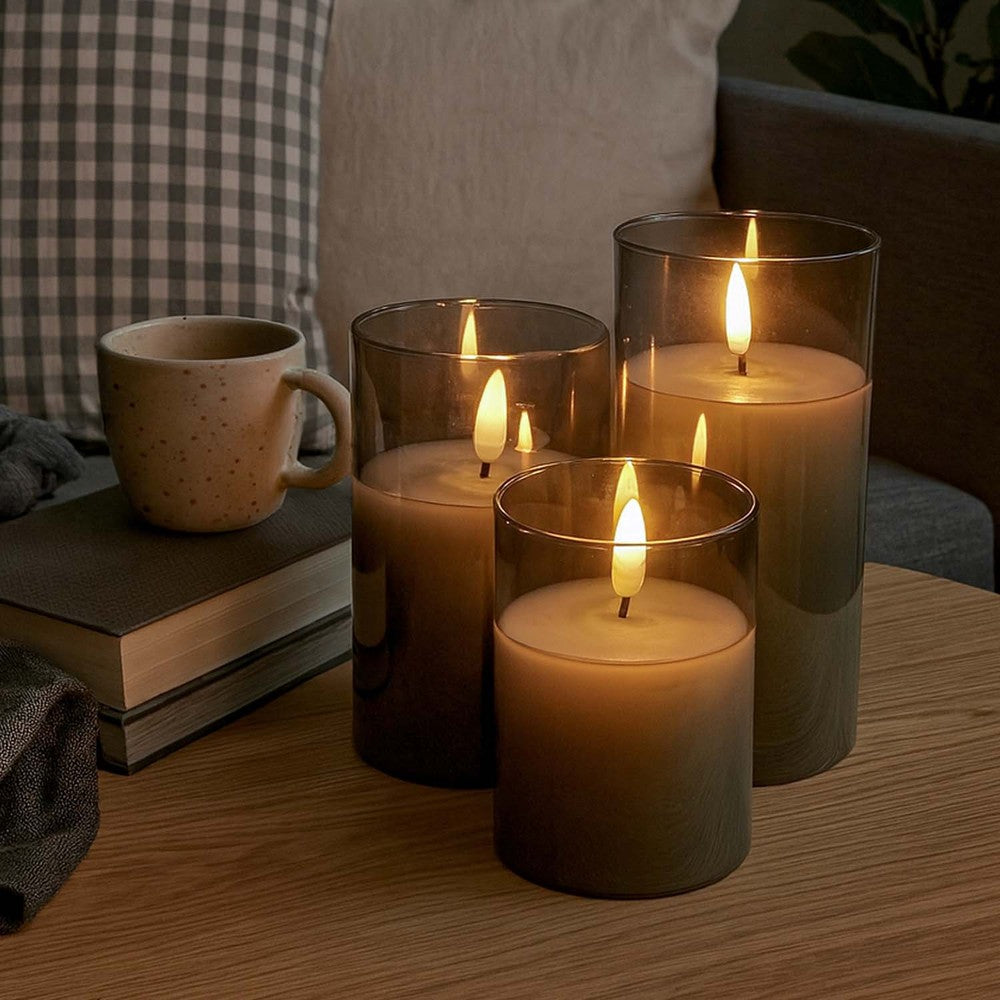LED Bloklys sæt i gråtonet glas med flammeeffekt, Ø7,5cm, 3 stk - Inkl. fjernbetjening, timer, højde 10/12,5/15cm