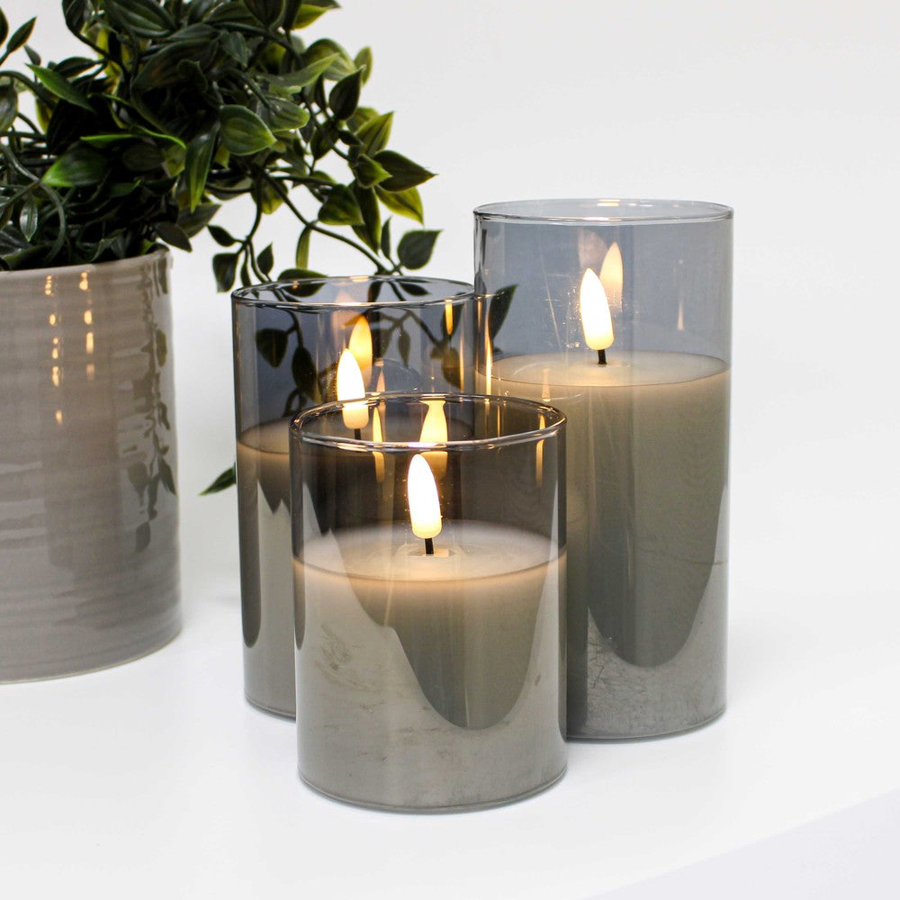 LED Bloklys sæt i gråtonet glas med flammeeffekt, Ø7,5cm, 3 stk - Inkl. fjernbetjening, timer, højde 10/12,5/15cm