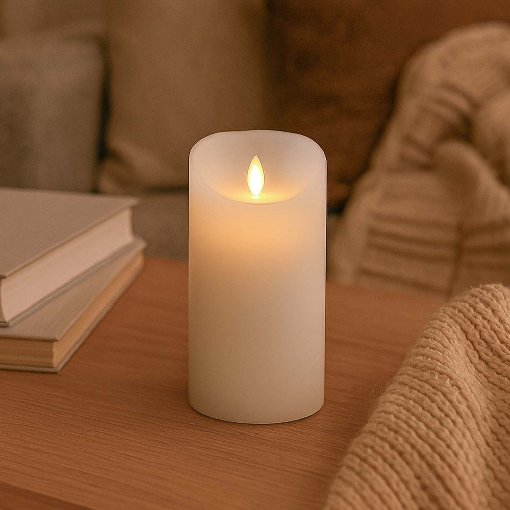 LED XL Bloklys 17,5cm høj med flammeeffekt og fjernbetjening i hvid, Ø10cm, virker med ægte stearin