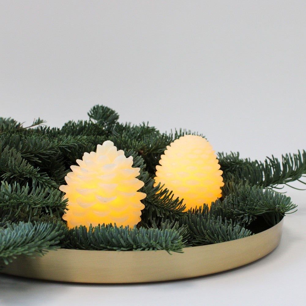 LED Grankogle lys med blinkende flammeeffekt i hvid - H8cm, Ø6cm, ægte stearin