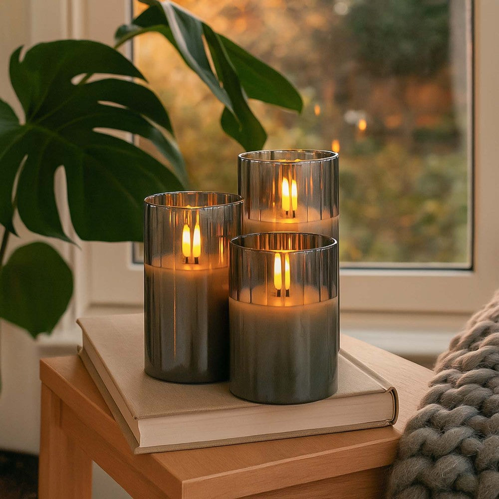 LED bloklys sæt i røgfarvet glas med flammeeffekt, 3 stk, inkl. fjernbetjening og timer, 10/12,5/15cm høje, ægte stearin