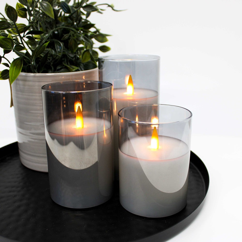 LED Bloklys sæt i røgfarvet glas Ø7,5cm, 3 stk, flammeeffekt - Inkl. fjernbetjening og timer, 10/12,5/15cm høj, ægte stearin