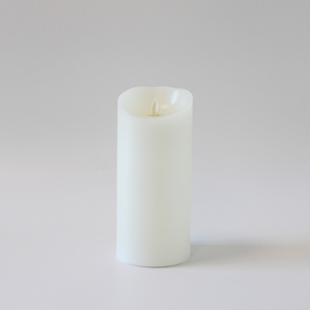 LED XL Bloklys med flammeeffekt og fjernbetjening, hvid, Ø10cm, 22,5cm høj, timer, ægte stearin