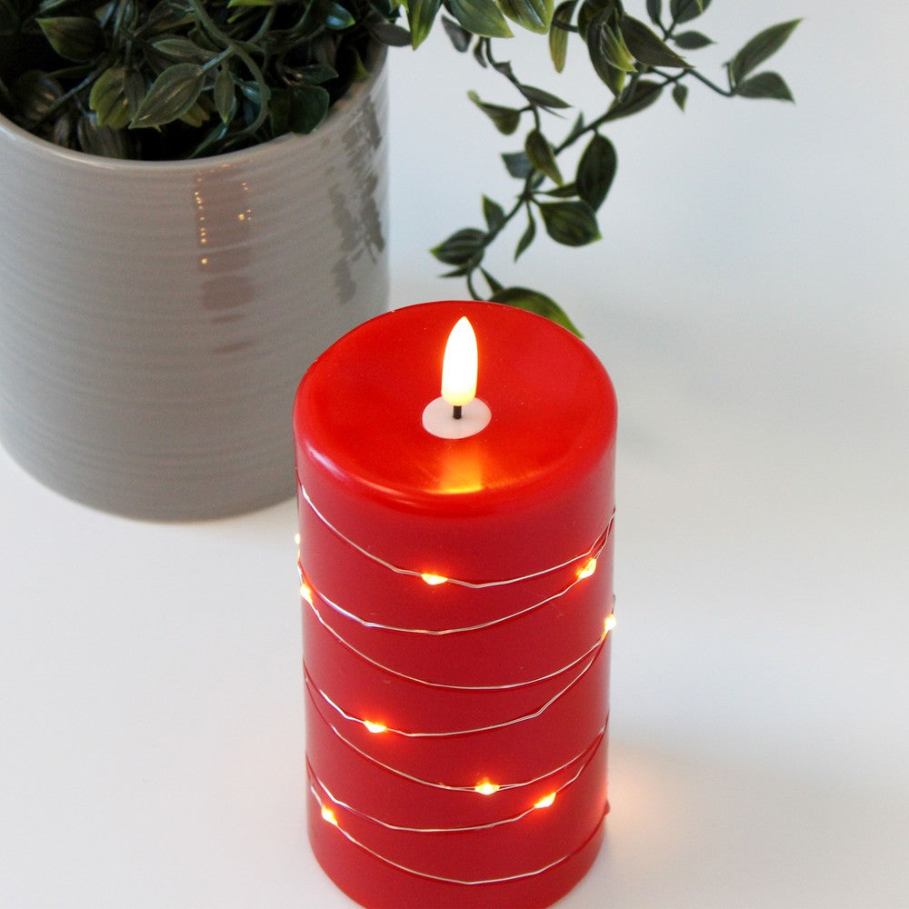 LED Bloklys med lyskæde og flammeeffekt, 15cm høj, rød stearin, fjernbetjening, autentisk udseende