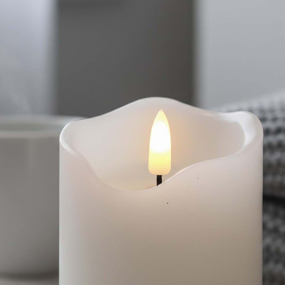 LED Bloklys med flammeeffekt, hvid, 15cm høj, Ø7,5cm, fjernbetjening, timer, ægte stearin