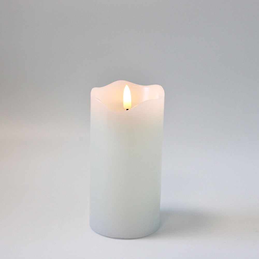 LED Bloklys med flammeeffekt, hvid, 15cm høj, Ø7,5cm, fjernbetjening, timer, ægte stearin