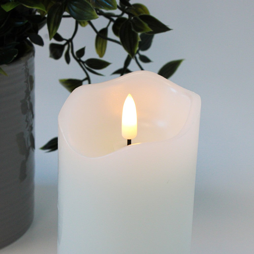 LED Bloklys med flammeeffekt, hvid, 15cm høj, Ø7,5cm, fjernbetjening, timer, ægte stearin