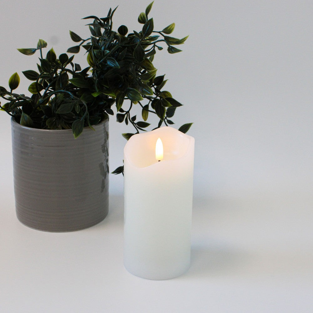 LED Bloklys med flammeeffekt, hvid, 15cm høj, Ø7,5cm, fjernbetjening, timer, ægte stearin