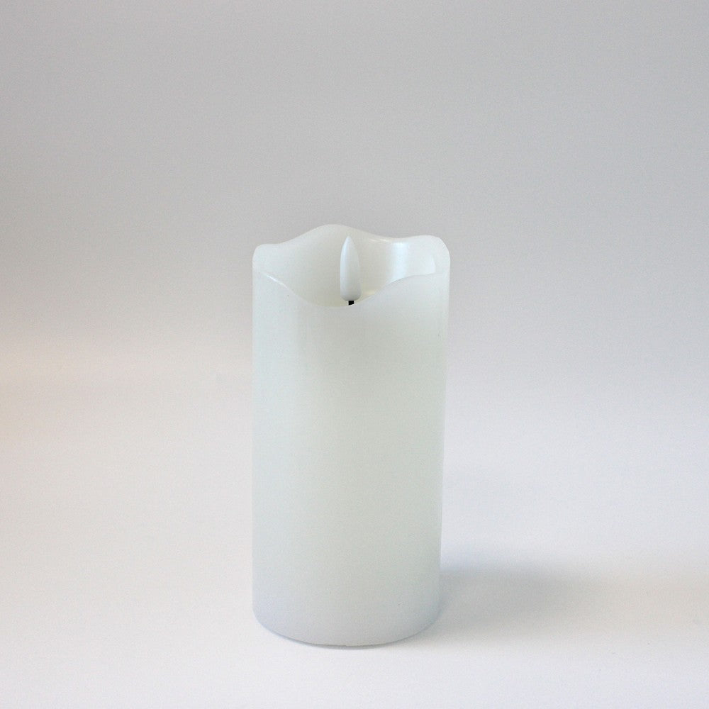 LED Bloklys med flammeeffekt, hvid, 15cm høj, Ø7,5cm, fjernbetjening, timer, ægte stearin