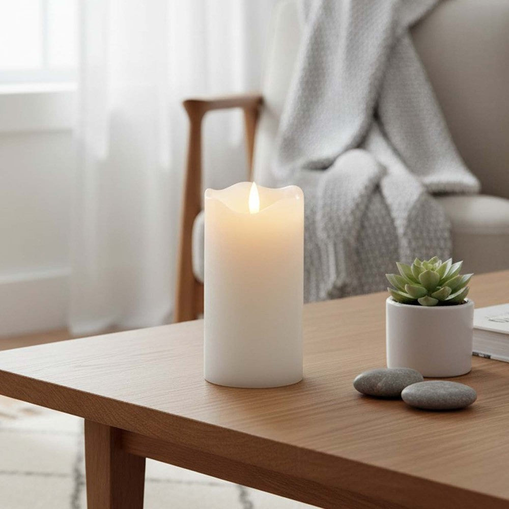 LED Bloklys med flammeeffekt, hvid, 15cm høj, Ø7,5cm, fjernbetjening, timer, ægte stearin