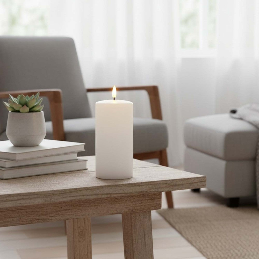 LED Bloklys med smelte-look og flammeeffekt, inkl. fjernbetjening og timer, 15 cm høj, Ø7,5 cm, ægte stearin