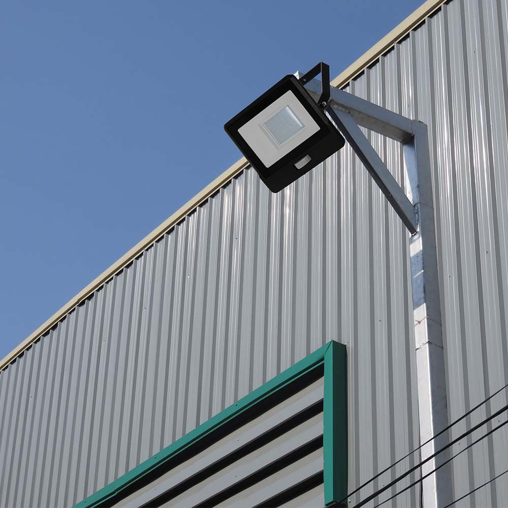 PIR sensor projektør 50W med Samsung chip og 1m kabel - 6500K, sort hus