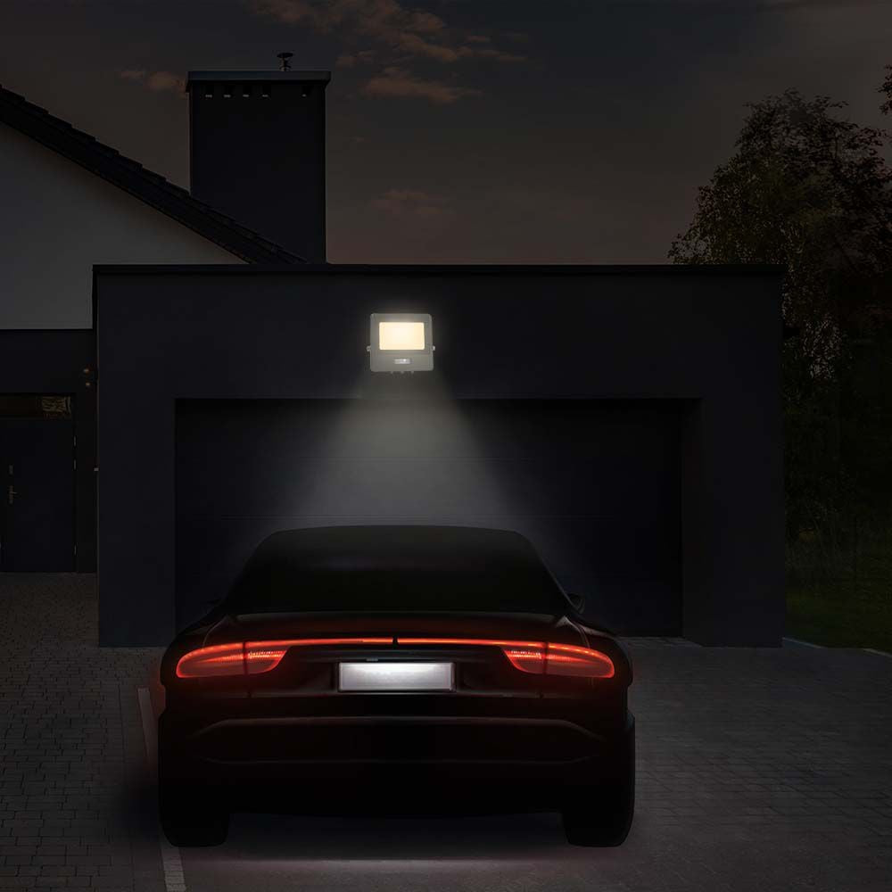 50W LED projektør med PIR sensor, Samsung Chip, 1m kabel, 4000K, hvidt hus - Energibesparende belysning til udendørs områder