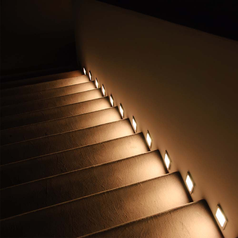 3W Trinlys LED Pære - 3000K, Hvid, IP65 Vandtæt Hus, 180lm, RA80