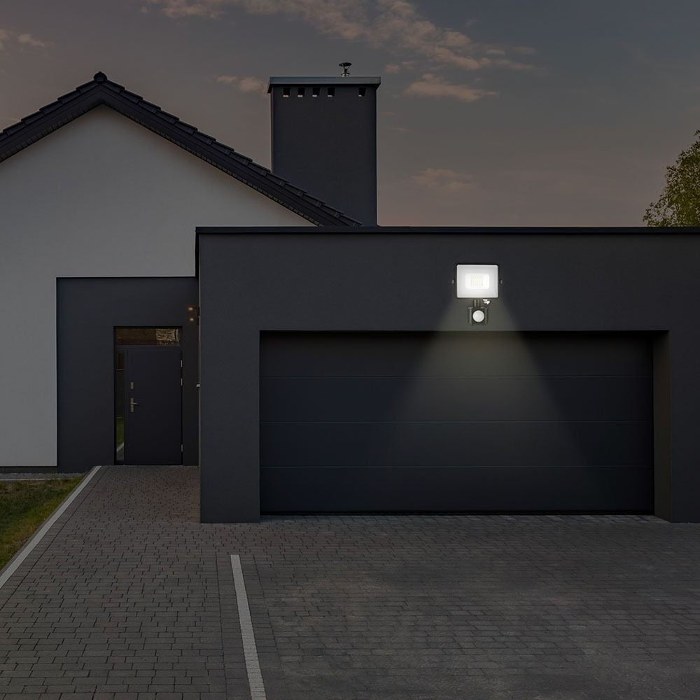 V-Tac 30W LED projektør med sensor - Samsung LED chip - Effektiv belysning med sensor og Samsung LED chip - 5 års producentgaranti - Vandtæt IP65