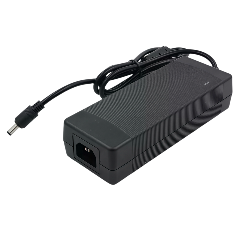 156W Strømforsyning til LED strips - 24V DC, 6,5A, IP44 vådrum - Effektiv strømforsyning til LED strips med beskyttelse mod vand - Inkluderer 230V indgang og 24V DC udgang. Egnet til brug i vådrum.