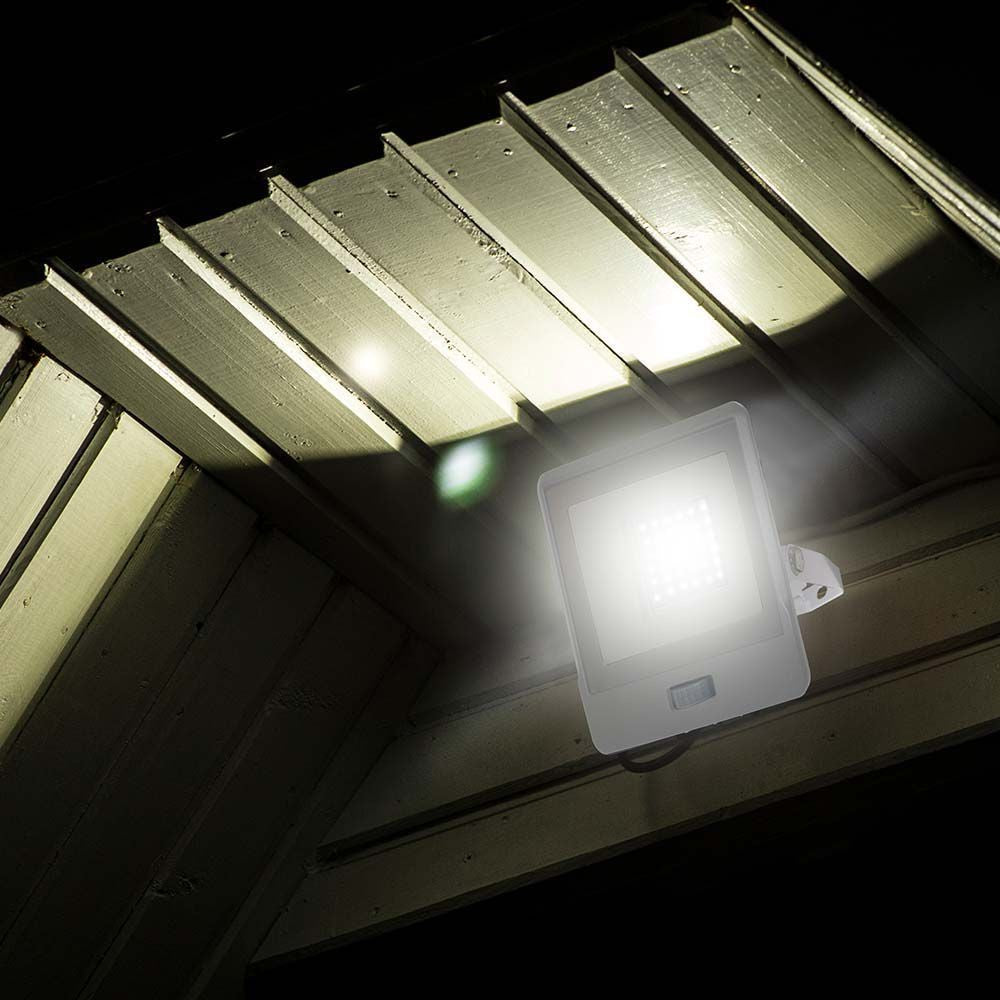 V-Tac 30W LED projektør med sensor, hvid - Samsung LED chip - 2340lm - IP65 - 5 års producentgaranti
