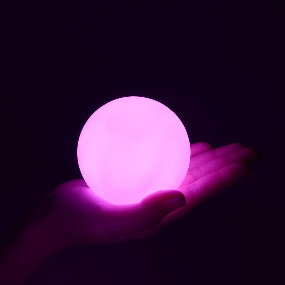 Genopladelig Ø12 cm RGBW LED kugle med fjernbetjening og IP68-klassificering