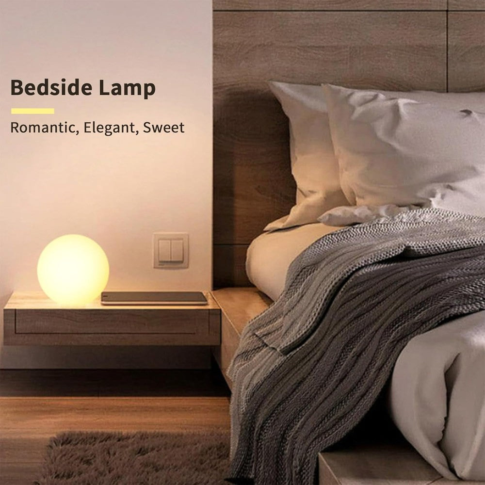 Genopladelig Ø12 cm RGBW LED kugle med fjernbetjening og IP68-klassificering