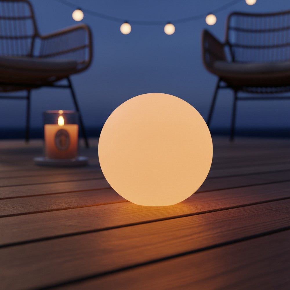 Genopladelig RGBW LED kugle (Ø15 cm) med fjernbetjening - Vandtæt IP68