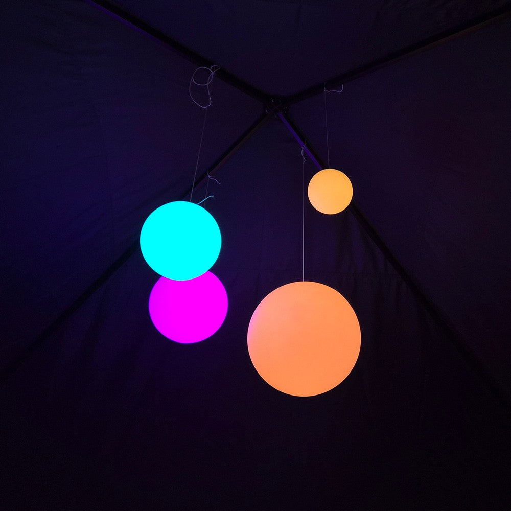 Genopladelig RGBW LED kugle (Ø15 cm) med fjernbetjening - Vandtæt IP68