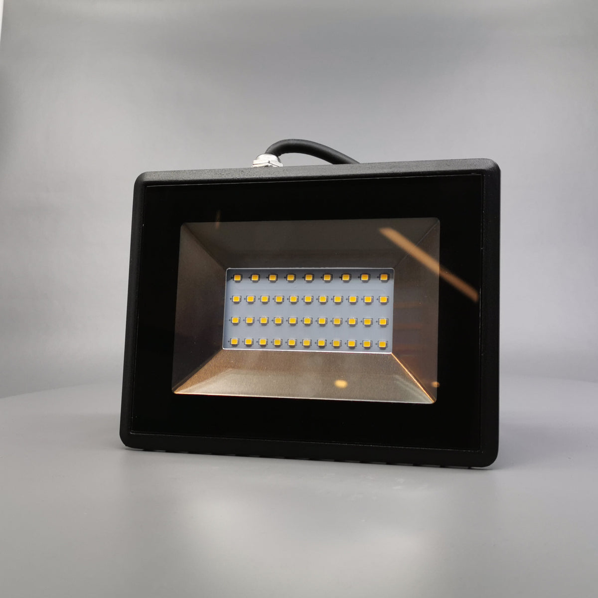 30W LED projektør 3000K 2550Lm sort (360° frame 2)