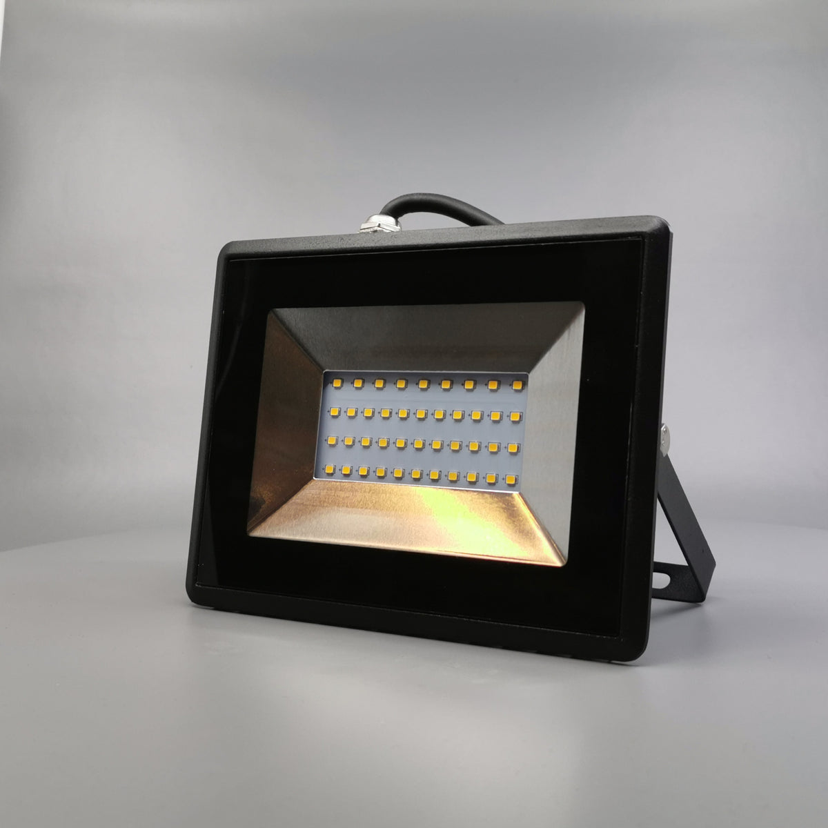 30W LED projektør 3000K 2550Lm sort (360° frame 3)