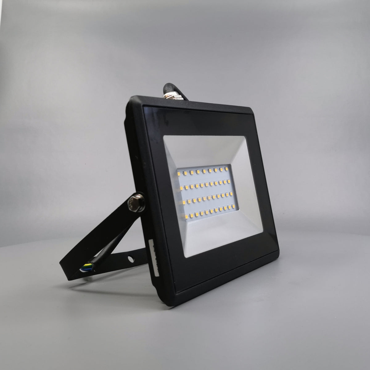 30W LED projektør 3000K 2550Lm sort (360° frame 21)